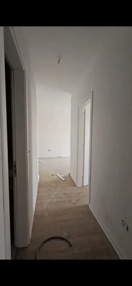 Tirane, shitet apartament 2+1+Ballkon Kati 4, 96 m² 105.000 € (Rruga Gryka Kacanikut Univers City)