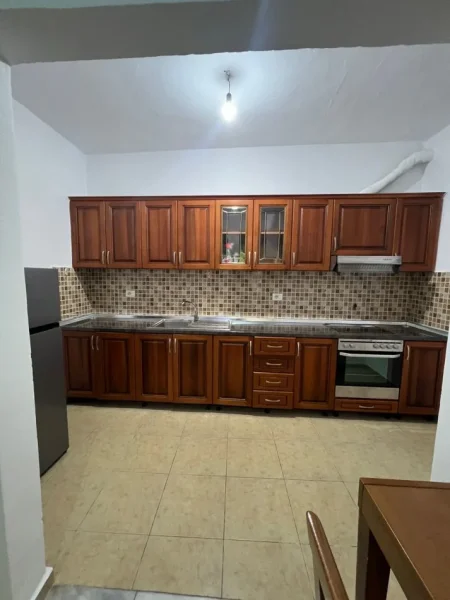Tirane, jepet me qera apartament 2+1+Aneks+Ballkon Kati 1, 80 m² 500 € (qyteti studenti)