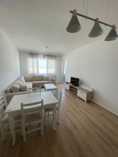 Tirane, jepet me qera apartament 2+1+Ballkon Kati 4, 95 m² 500 € (Univers City Pamje Parku I sapomobiluar + Post Parkimi)