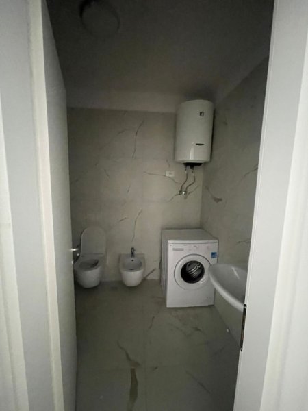 Tirane, jepet me qera apartament 2+1+Ballkon Kati 4, 95 m² 500 € (Univers City Pamje Parku I sapomobiluar + Post Parkimi)