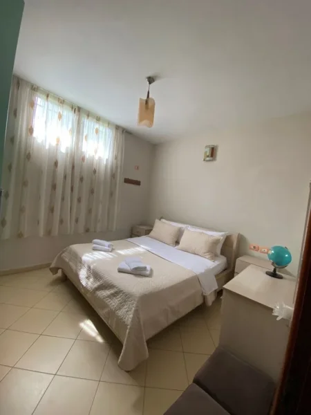 Tirane, jepet me qera ambjent biznesi 4+1+ 100m² tarrace , 100 m² 1.000 € (Qender)