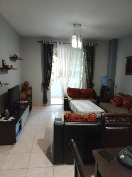 Tirane, jepet me qera apartament 2+1+Ballkon Kati 2, 108 m² ,QERAJA=400 € ( KAMEZ)