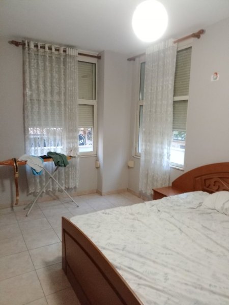 Tirane, jepet me qera apartament 2+1+Ballkon Kati 2, 108 m² ,QERAJA=400 € ( KAMEZ)