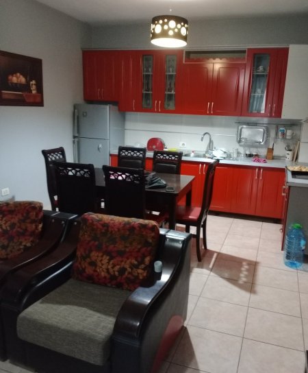 Tirane, jepet me qera apartament 2+1+Ballkon Kati 2, 108 m² ,QERAJA=400 € ( KAMEZ)