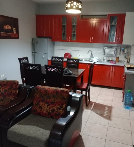 Tirane, jepet me qera apartament 2+1+Ballkon Kati 2, 108 m² ,QERAJA=400 € ( KAMEZ)