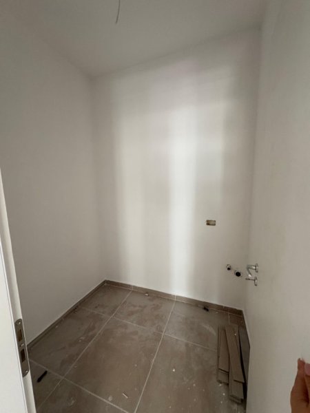 Tirane, shitet apartament 2+1+Ballkon Kati 2, 112 m² 117.500 € (Univers City I Perfunduar 1050€/m2)