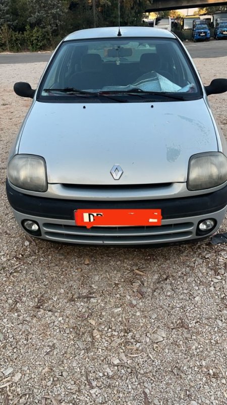 Durres, shitet makine Renault clio Benzin, gri metalizato manuale Klima 175.000 km 1.400 €