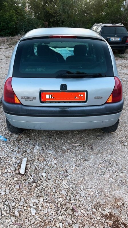 Durres, shitet makine Renault clio Benzin, gri metalizato manuale Klima 175.000 km 1.400 €