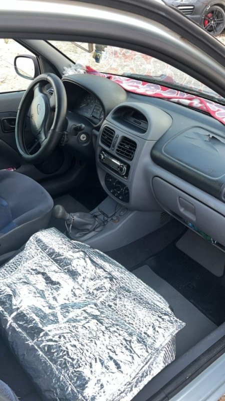 Durres, shitet makine Renault clio Benzin, gri metalizato manuale Klima 175.000 km 1.400 €