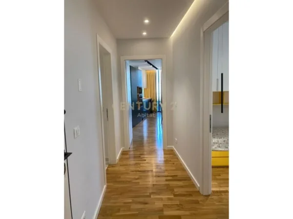 Tirane, shes apartament 2+1+Aneks+Ballkon Kati 4, 126 m² (Lake View)