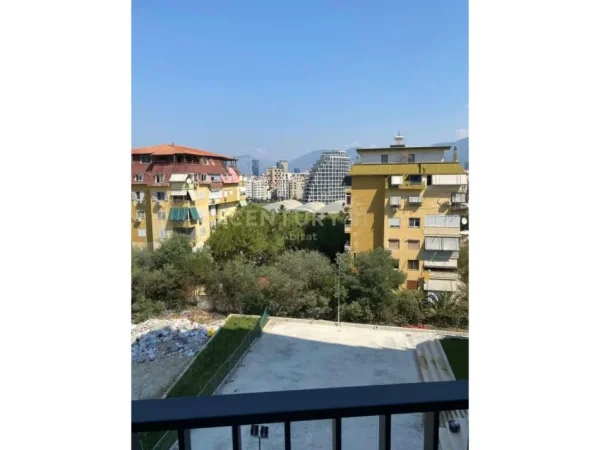 Tirane, shes apartament 2+1+Aneks+Ballkon Kati 4, 126 m² (Lake View)