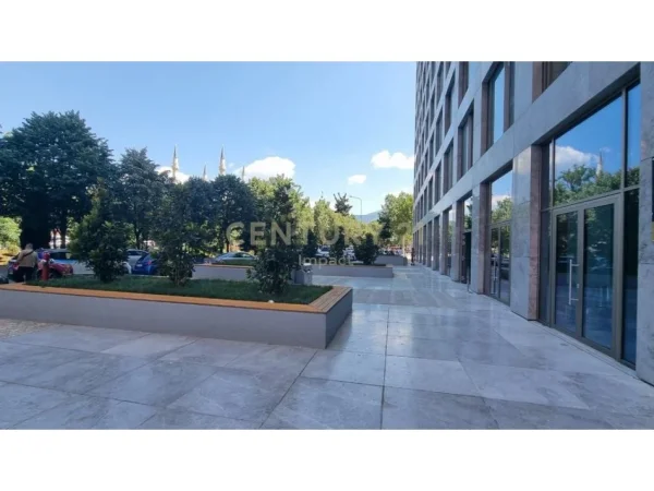 Tirane, jepet me qera ambjent biznesi Kati 0, 64 m² 4.000 € (Downtown 1)