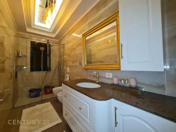 Tirane, jepet me qera apartament 2+1+Aneks+Ballkon Kati 4, 112 m² 1.000 € 