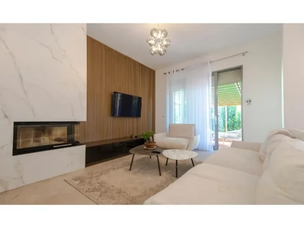 Tirane, jepet me qera Vile 3 Katshe Kati 3, 380 m² 3.300 € (Porta E Gjelbert)