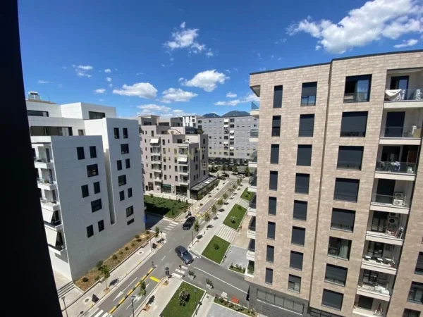 Tirane, jepet me qera zyre Kati 7, 102 m² 850 € (Kompleksi Green Harmony)