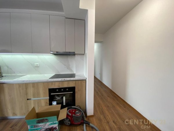 Tirane, jepet me qera apartament 2+1+Aneks+Ballkon Kati 2, 99 m² 700 € 