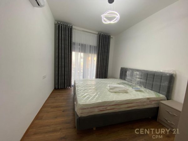 Tirane, jepet me qera apartament 2+1+Aneks+Ballkon Kati 2, 99 m² 700 € 