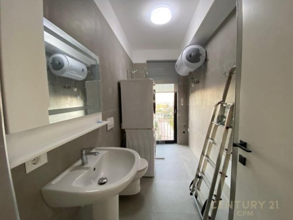 Tirane, jepet me qera apartament 2+1+Aneks+Ballkon Kati 2, 99 m² 700 € 