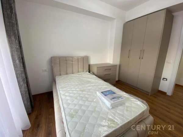 Tirane, jepet me qera apartament 2+1+Aneks+Ballkon Kati 2, 99 m² 700 € 