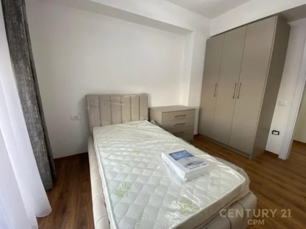 Tirane, jepet me qera apartament 2+1+Aneks+Ballkon Kati 2, 99 m² 700 € 