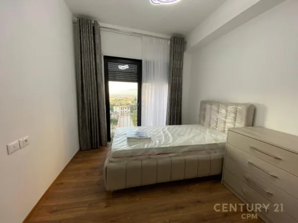 Tirane, jepet me qera apartament 2+1+Aneks+Ballkon Kati 2, 99 m² 700 € 