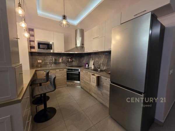 Tirane, jepet me qera apartament 2+1+Aneks+Ballkon Kati 3, 85 m² 800 € (Atsh)