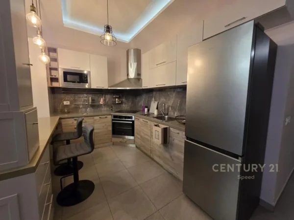 Tirane, jepet me qera apartament 2+1+Aneks+Ballkon Kati 3, 85 m² 800 € (Atsh)
