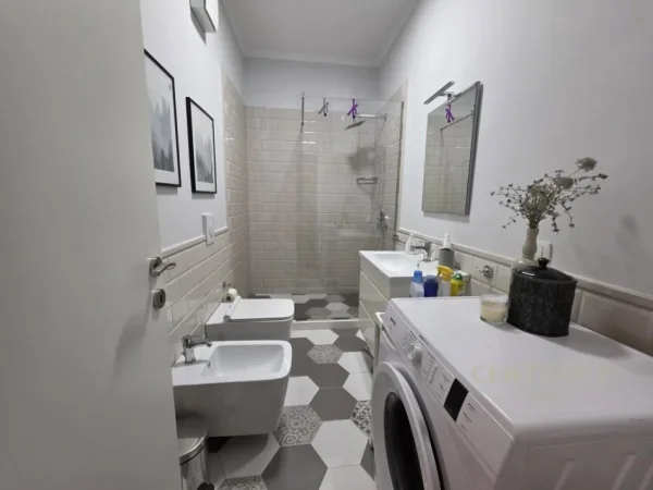 Tirane, jepet me qera apartament 2+1+Aneks+Ballkon Kati 3, 85 m² 800 € (Atsh)