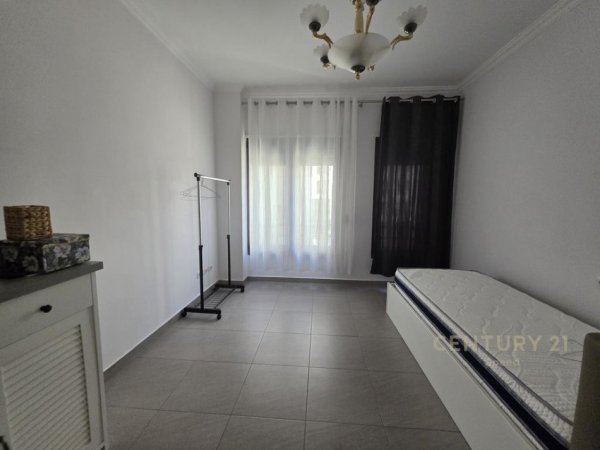 Tirane, jepet me qera apartament 2+1+Aneks+Ballkon Kati 3, 85 m² 800 € (Atsh)
