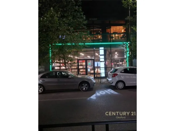 Tirane, jepet me qera ambjent biznesi Kati 0, 131 m² 2.500 € 