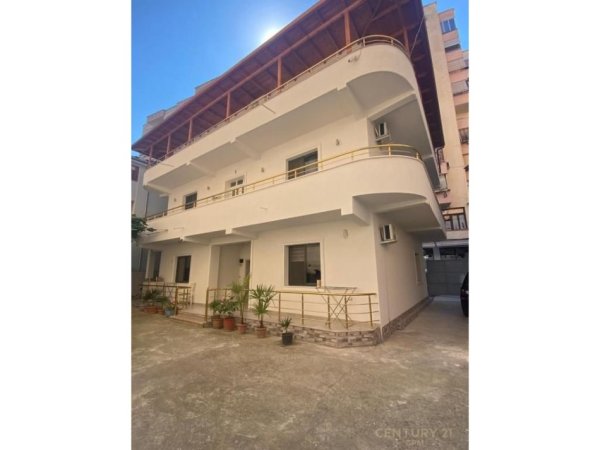 Tirane, jepet me qera Vile 3 Katshe Kati 3, 515 m² 6.000 € (Prane Ola Fast)