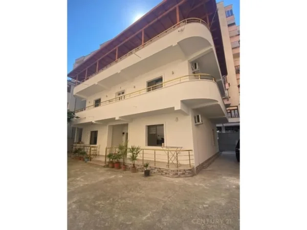 Tirane, jepet me qera Vile 3 Katshe Kati 3, 515 m² 6.000 € (Prane Ola Fast)