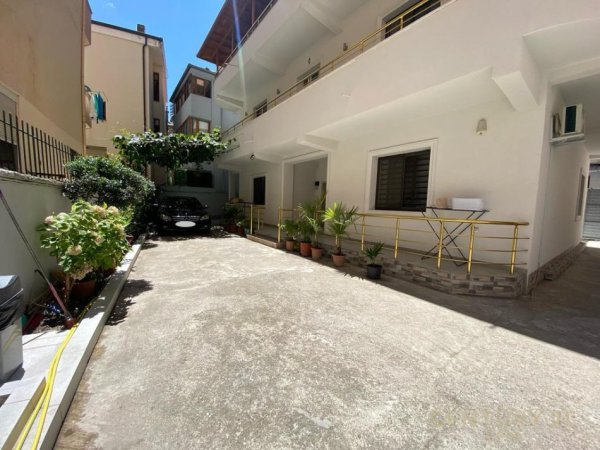 Tirane, jepet me qera Vile 3 Katshe Kati 3, 515 m² 6.000 € (Prane Ola Fast)
