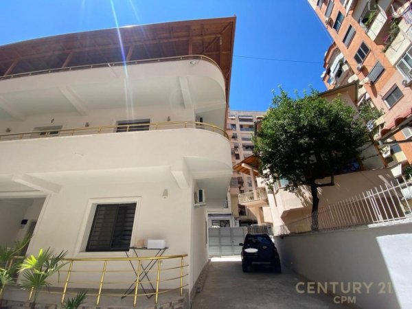 Tirane, jepet me qera Vile 3 Katshe Kati 3, 515 m² 6.000 € (Prane Ola Fast)