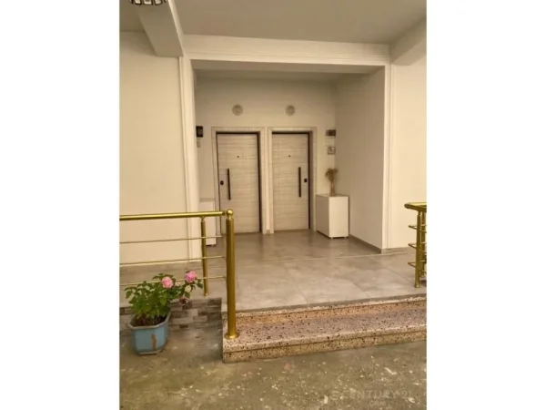 Tirane, jepet me qera Vile 3 Katshe Kati 3, 515 m² 6.000 € (Prane Ola Fast)