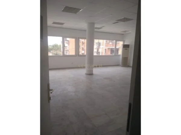 Tirane, jepet me qera Vile Kati 5, 1.317 m² 5.300 € 