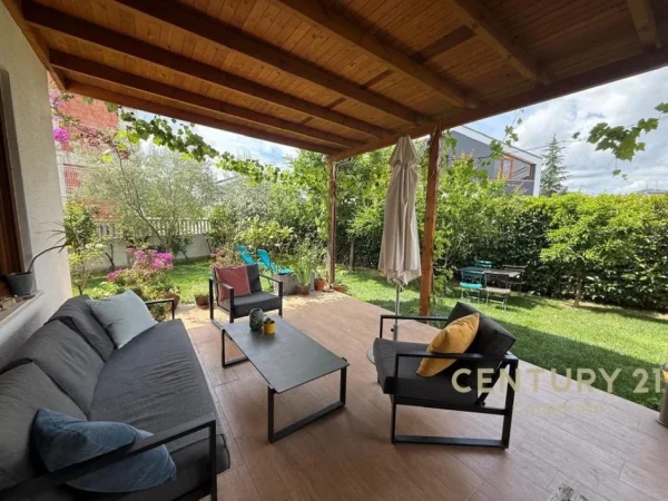 Tirane, shitet Vile 2 Katshe , 420 m² 1.200.000 € (KOMPLEKSI COLOMBO, LUNDER)