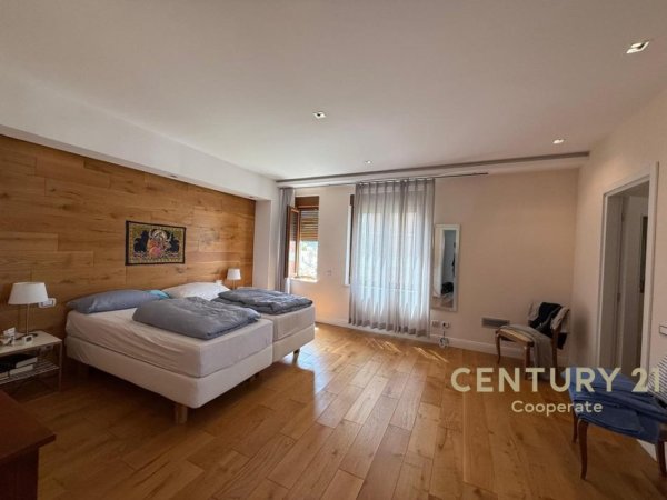 Tirane, shitet Vile 2 Katshe , 420 m² 1.200.000 € (KOMPLEKSI COLOMBO, LUNDER)