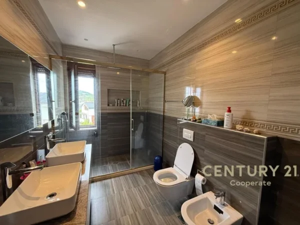 Tirane, shitet Vile 2 Katshe , 420 m² 1.200.000 € (KOMPLEKSI COLOMBO, LUNDER)