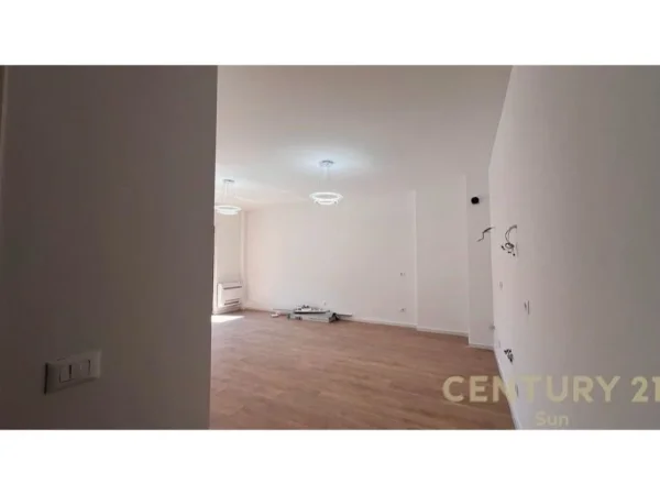 Tirane, jepet me qera zyre Kati 2, 76 m² 850 € 