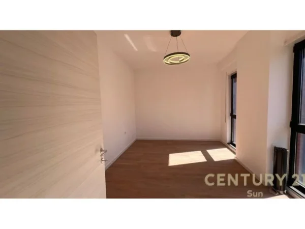 Tirane, jepet me qera zyre Kati 2, 76 m² 850 € 