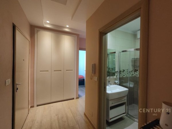 Tirane, jepet me qera apartament 3+1+Aneks+Ballkon Kati 2, 138 m² 900 € 