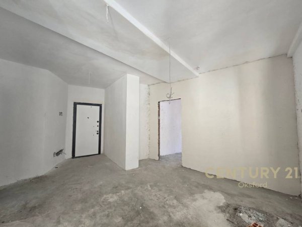 Tirane, shes apartament 1+1+Aneks+Ballkon Kati 1, 66 m² 150.000 € (Shkolla e Kuqe)