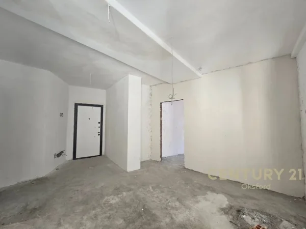 Tirane, shes apartament 1+1+Aneks+Ballkon Kati 1, 66 m² 150.000 € (Shkolla e Kuqe)