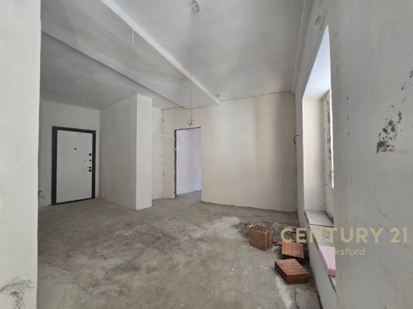 Tirane, shes apartament 1+1+Aneks+Ballkon Kati 1, 66 m² 150.000 € (Shkolla e Kuqe)