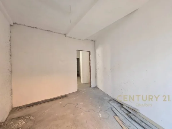 Tirane, shes apartament 1+1+Aneks+Ballkon Kati 1, 66 m² 150.000 € (Shkolla e Kuqe)
