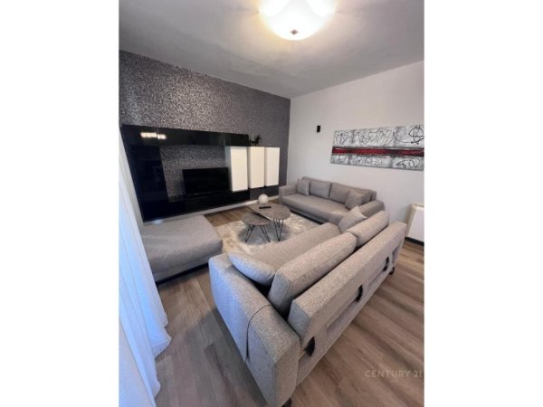 Tirane, jepet me qera apartament 2+1+Aneks+Ballkon Kati 4, 100 m² 800 € (Rruga Fortuzi)