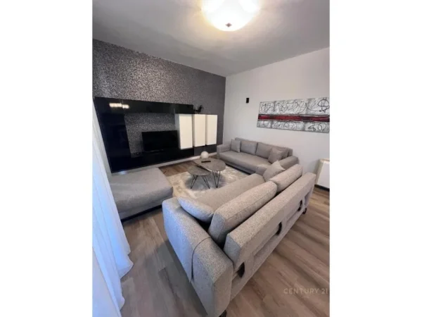 Tirane, jepet me qera apartament 2+1+Aneks+Ballkon Kati 4, 100 m² 800 € (Rruga Fortuzi)