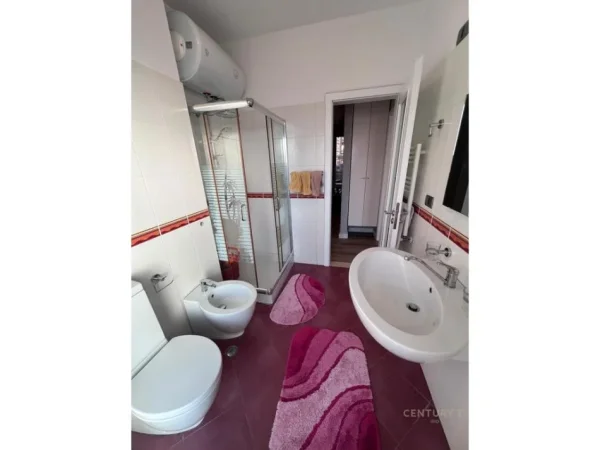Tirane, jepet me qera apartament 2+1+Aneks+Ballkon Kati 4, 100 m² 800 € (Rruga Fortuzi)