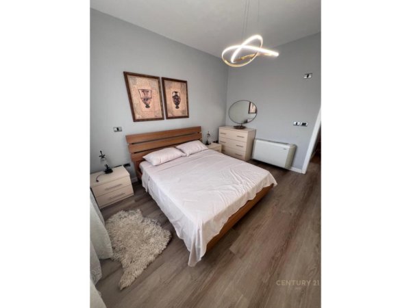 Tirane, jepet me qera apartament 2+1+Aneks+Ballkon Kati 4, 100 m² 800 € (Rruga Fortuzi)